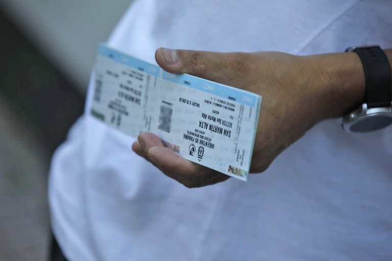 Los hinchas comenzaron a retirar las entradas para ver a la selección