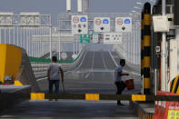 <p>The main section includes 23 kilometers of bridges, 6.7 kilometers of tunnels, and two artificial islands. (AP Photo/Kin Cheung) </p>