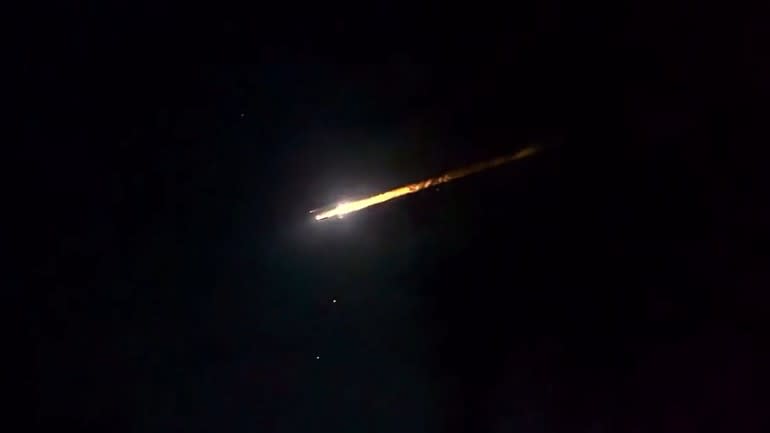  Flash of light streaking across a Melbourne dark sky. This is likely the remnants of a Russian Soyuz-2 rocket re-entering the Earth’s atmosphere. 