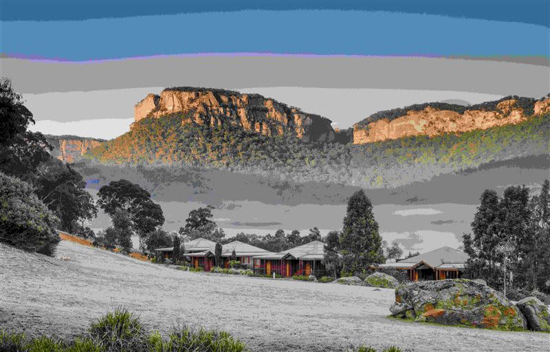 「澳洲」崎嶇壯麗的沃根河谷（Wolgan Valley），坐擁令人屏息的壯闊美景，旅客可在此從事豐富刺激的的戶外活動。（圖／Booking.com提供）
