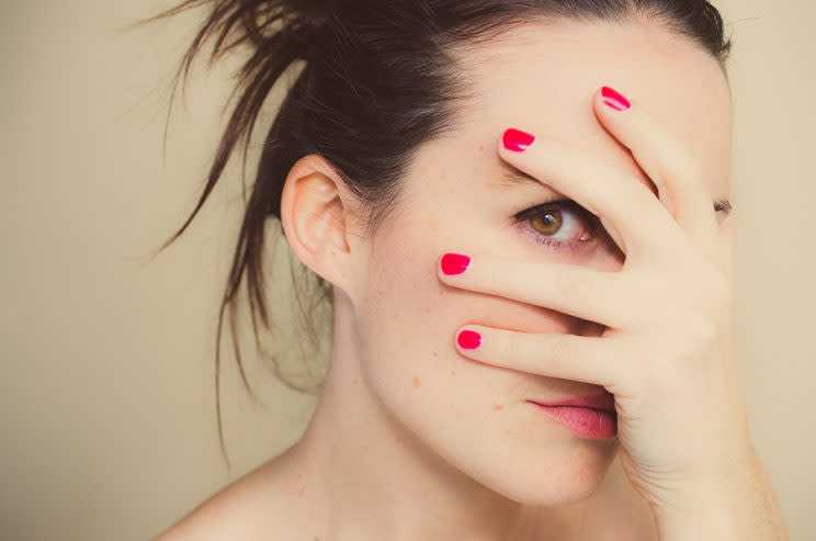 Hombres estrados prefieren a las mujeres más rellenitas. Foto: Volanthevist/Getty Images.