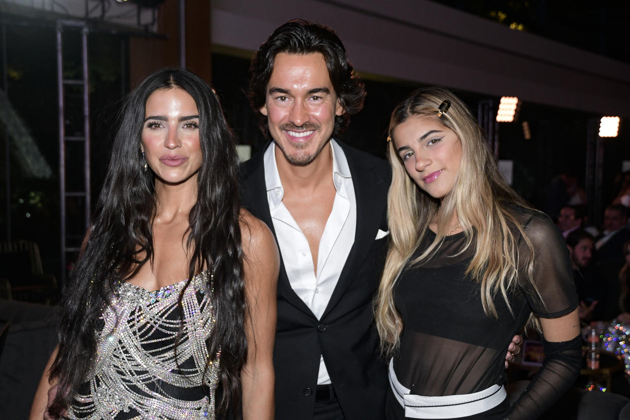 Bárbara de Regil, Fernando Schoenwald y Mar Schoenwald del Regil en la presentación de la telenovela Cabo. (Photo by Jaime Nogales/Medios y Media/Getty Images)