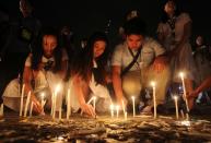 <p>Students light candles and offer prayers for the victims of Friday night’s explosion in a market in Davao city, Philippines September 5, 2016. (REUTERS/Lean Daval Jr) </p>