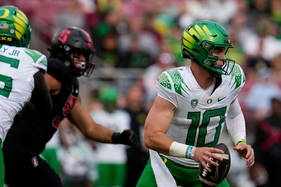 Oregon quarterback Bo Nix, right, looks for a receiver against Stanford during the first half of an NCAA college football game, Saturday, Sept. 30, 2023, in Stanford, Calif. (AP Photo/Godofredo A. Vásquez)