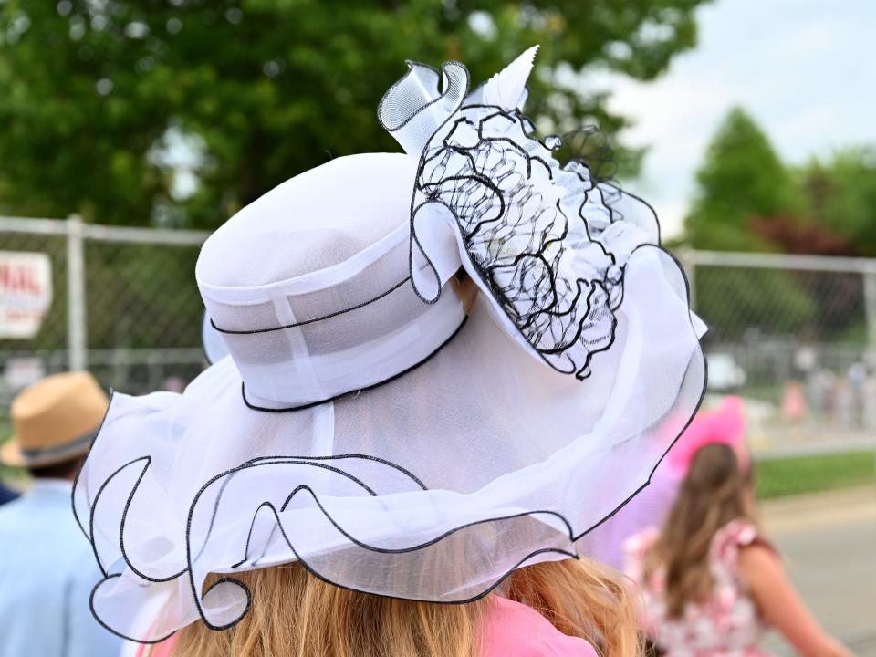 A white hat with a black outline at the 2023 Kentucky Derby.