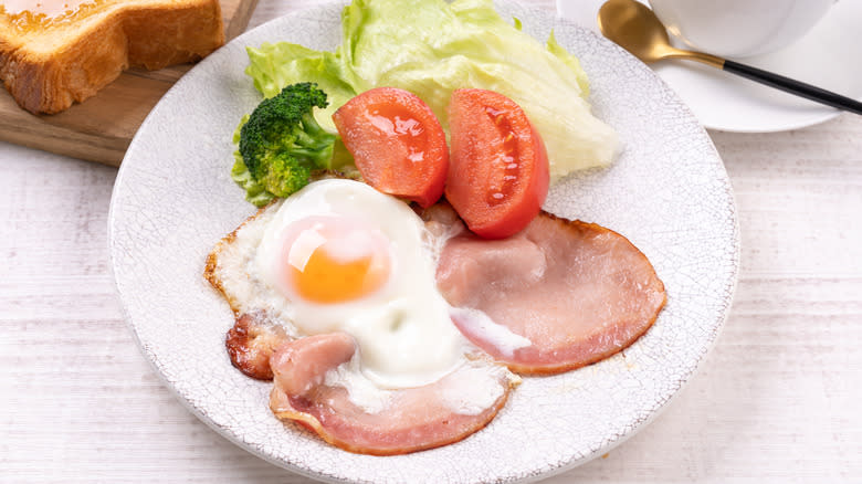 Ham with eggs and vegetables