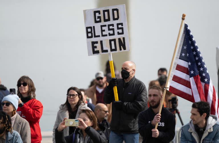 A protester holds a sign supporting Elon Musk during an antiwar rally to mark the one-year anniversary of the war in Ukraine, at the Lincoln Memorial in Washington, DC, on February 19, 2023. - Demonstrators are calling to cut any type of funding for the war in Ukraine. (Photo by ANDREW CABALLERO-REYNOLDS / AFP)