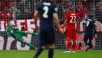 Britain Football Soccer - Bayern Munich v Atletico Madrid - UEFA Champions League Semi Final Second Leg - Allianz Arena, Munich - 3/5/16 Atletico Madrid's Fernando Torres has his penalty saved by Bayern Munich's Manuel Neuer Reuters / Kai Pfaffenbach Livepic EDITORIAL USE ONLY.