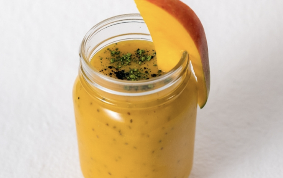 Mango Smoothie With Turmeric Green Tea and Ginger