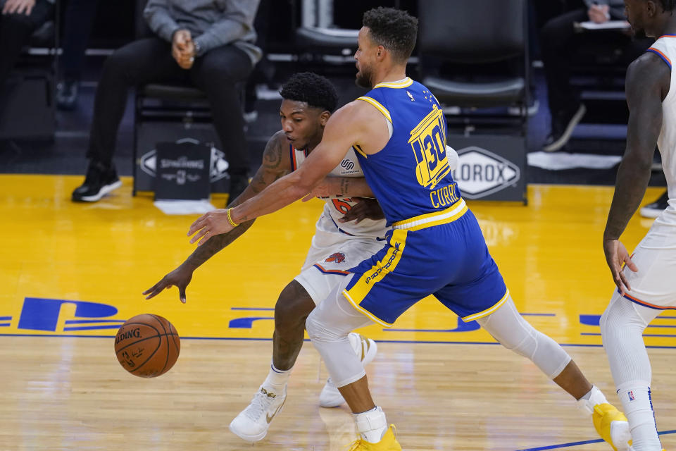 New York Knicks guard Elfrid Payton, left, drives against Golden State Warriors guard Stephen Curry during the first half of an NBA basketball game in San Francisco, Thursday, Jan. 21, 2021. (AP Photo/Jeff Chiu)