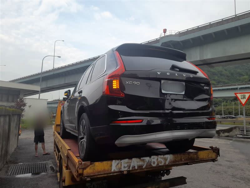 被追撞的Volvo XC90。（圖／翻攝畫面）