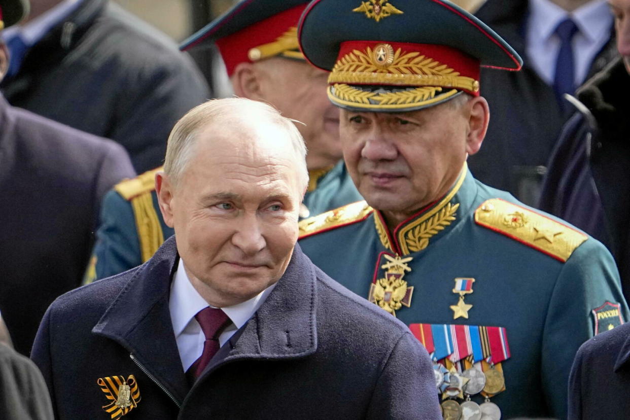 Vladimir Poutine et Sergueï Choïgou, ancien ministre de la Défense, à Moscou le 9 mai 2024.   - Credit:Alexander Zemlianichenko/AP/SIPA / SIPA / Alexander Zemlianichenko/AP/SIPA