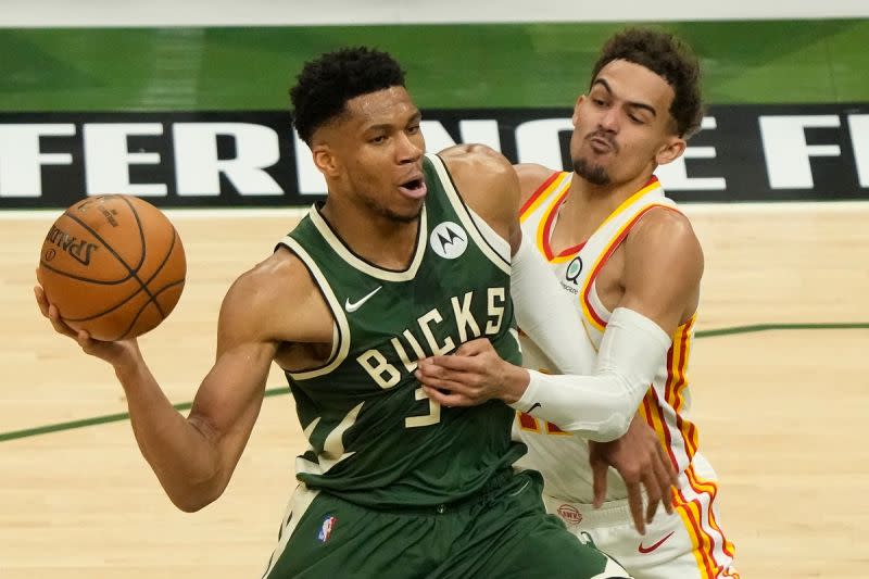 ▲Giannis Antetokounmpo和Trae Young對位。（圖／美聯社／達ˋ志影像）