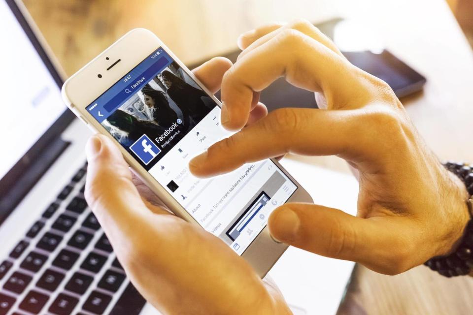 Materialistic people have more Facebook friends, finds study