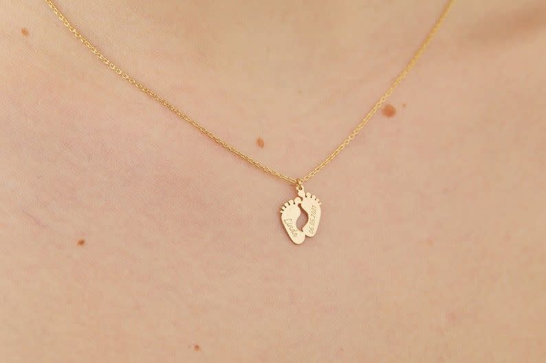 14) 14k Custom Name-date New Mom Necklace
