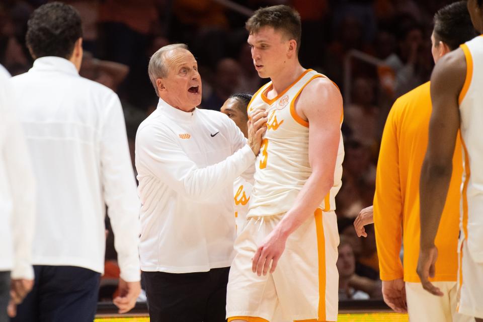 Tennessee coach Rick Barnes has a few words for Tennessee guard Dalton Knecht (3) during a game against South Carolina on Jan. 30, 2024.