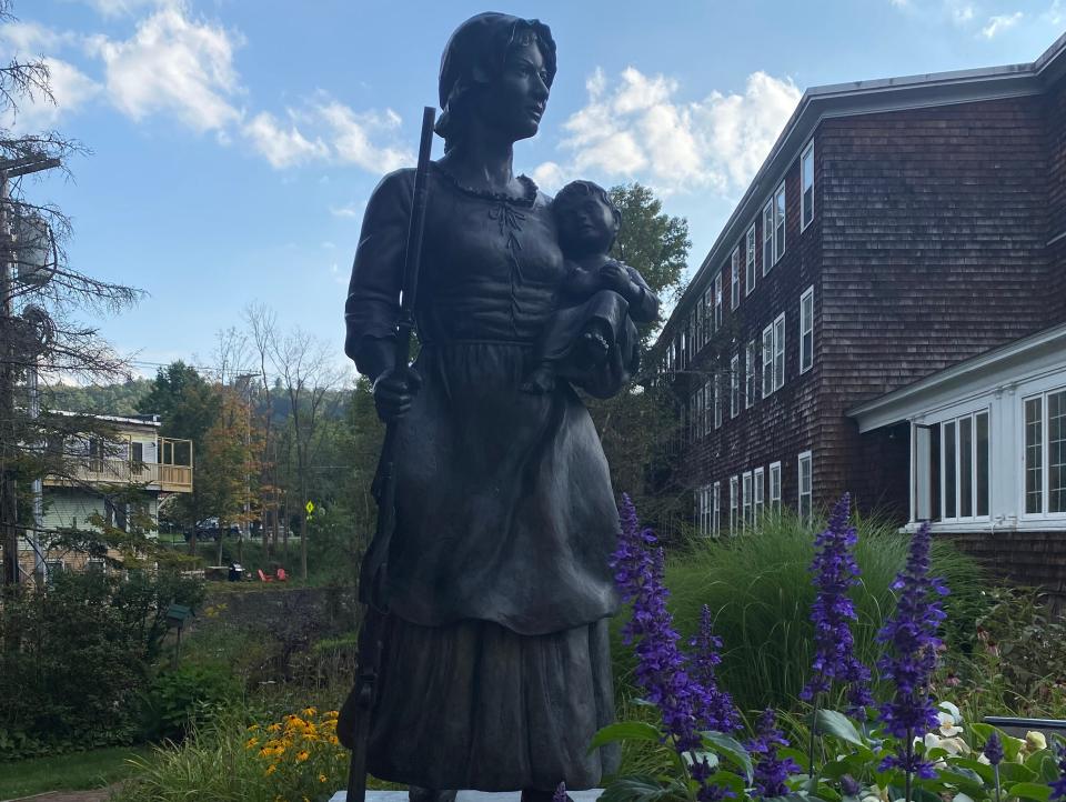 statue of molly stark holding a baby and rifle in lauren's small vermont town