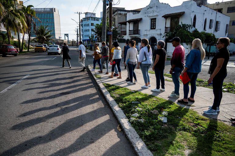 El éxodo en Cuba representa una sangría sin precedentes, desde el inicio de la Revolución en 1959, motivada por la grave crisis económica de la isla.