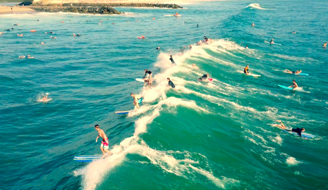 Learning to surf – best done with friends. Photo: Team Wavestorm//Ponto Troll Crew