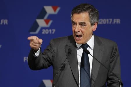 Francois Fillon, former French prime minister and member of Les Republicains political party, attends a rally as he campaigns in the second round for the French center-right presidential primary election in Paris, France, November 25, 2016. REUTERS/Philippe Wojazer