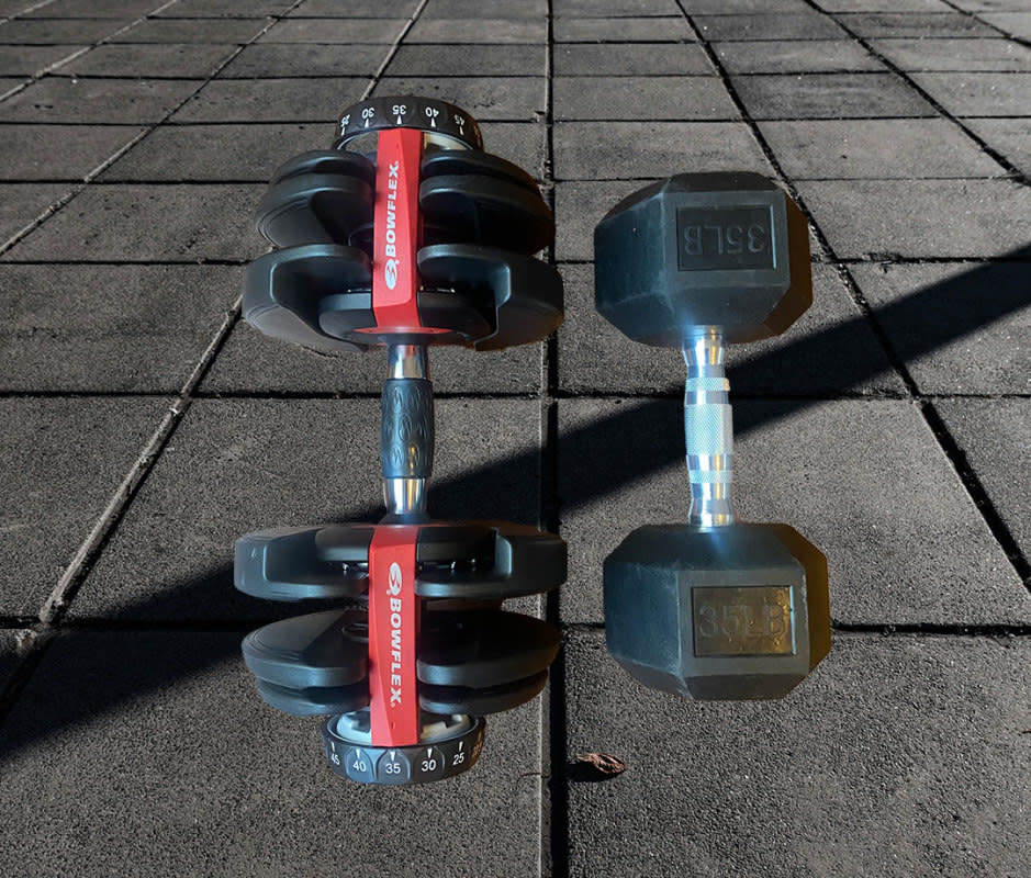 Bowflex SelectTech 552 compared to 35-pound dumbbell free weight.<p>Joe Wuebben; Unsplash</p>