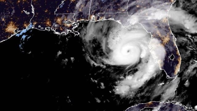 Infrared satellite image of hurricane Idalia nearing Florida