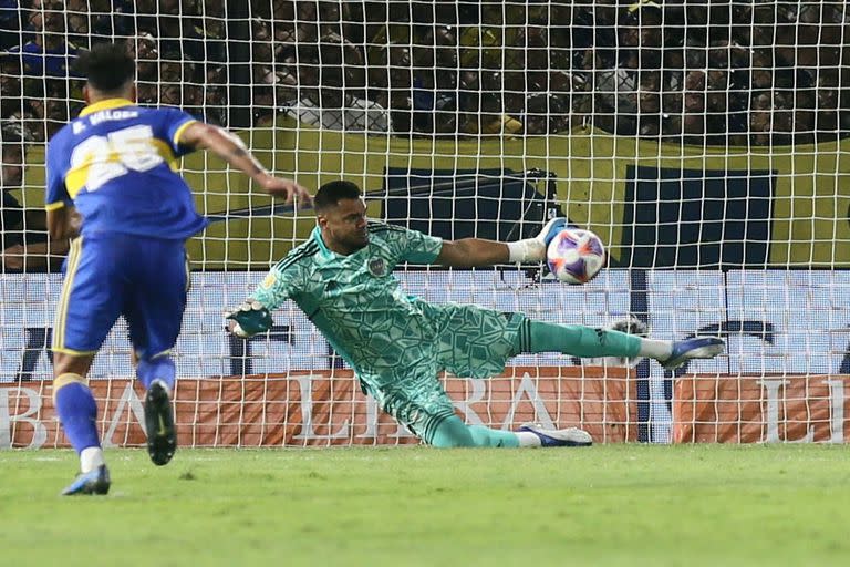 Sergio Romero le tapó un penal a Castelli