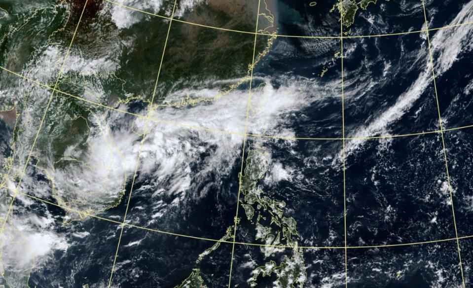熱帶性低氣壓TD18今日生成，明天有機會成為今年第16號颱風「三巴」。（氣象署提供）
