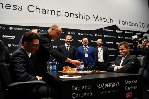 The 2018 World Chess Championship match got off to a comical start when Hollywood star Woody Harrelson misheard Fabiano Caruana's opening move against defending world champion Magnus Carlsen