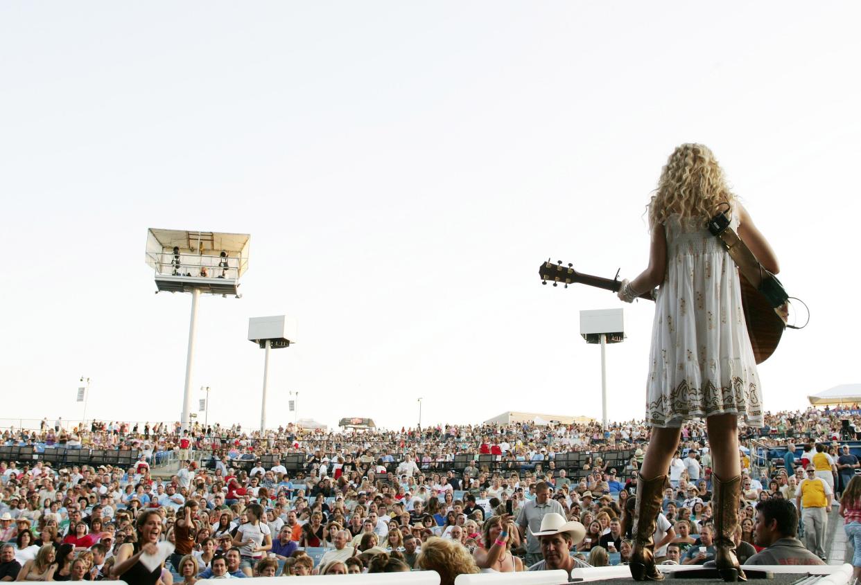 Taylor Swift performs in Kansas City on May 11, 2007