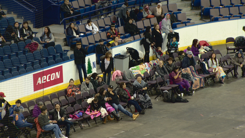 Edmontonians say emotional goodbye to the Coliseum