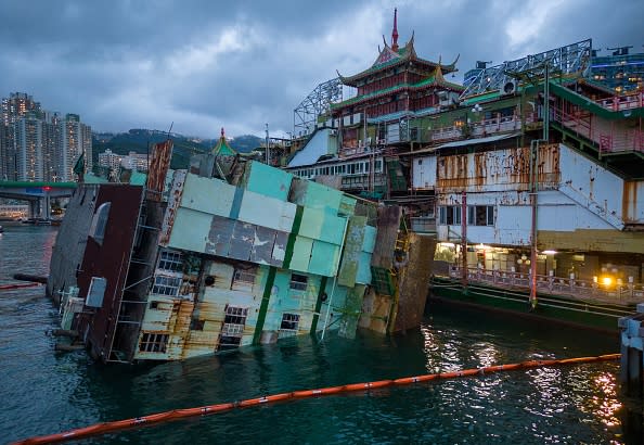 2022回顧香港本地10件旅遊大事！珍寶海鮮舫沉沒、東鐵綫過海、第六代山頂纜車開放