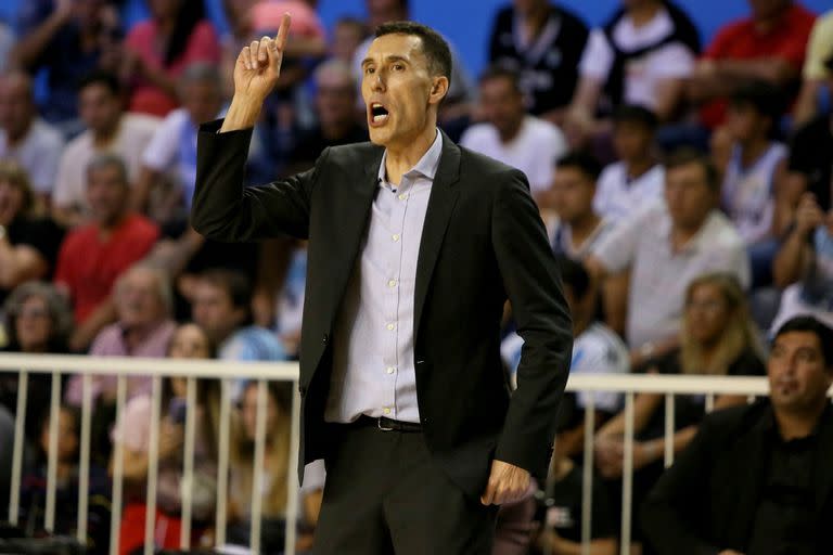 Pablo Prigioni, el entrenador de la selección argentina de básquet. (Photo by VICENTE ROBLES / AFP)