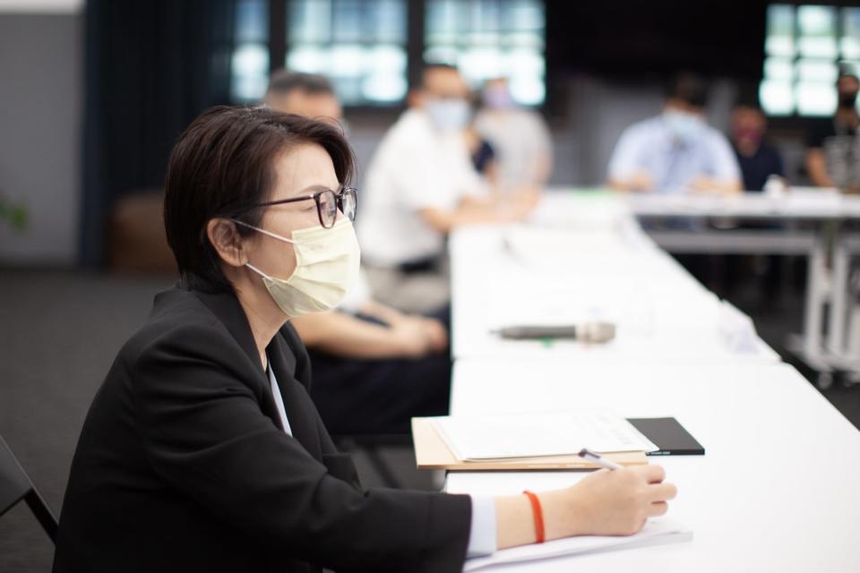 黃珊珊爆料處理松山區確診國中生時，中央認為北市府匡的太寬。（圖／翻攝自黃珊珊臉書）