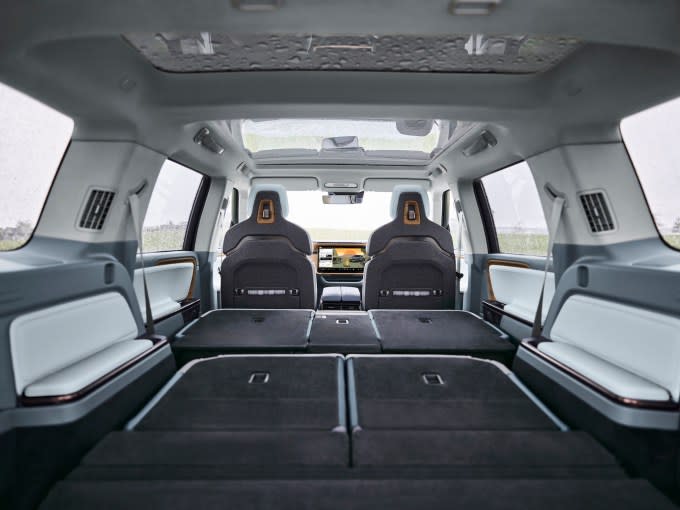 rivian next-gen-r1s-interior-cargo