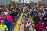 Runners cross the Verrazano-Narrows Bridge shortly after the start of the New York City Marathon in New York, November 2, 2014. REUTERS/Lucas Jackson (UNITED STATES - Tags: SPORT ATHLETICS)