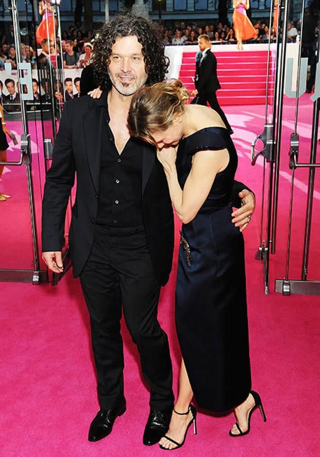 Renee Zellweger packed on the PDA with her boyfriend Doyle Bramhall II on the red carpet at the world premiere of Bridget Jones's Baby in London. Source: Getty