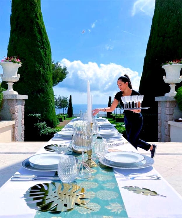 Mesa y cubertería en el Château de la Croix des Gardes