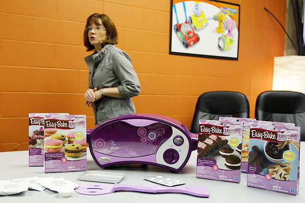 Hasbro to Make New Easy-Bake Oven - McKenna Pope's Successful Petition