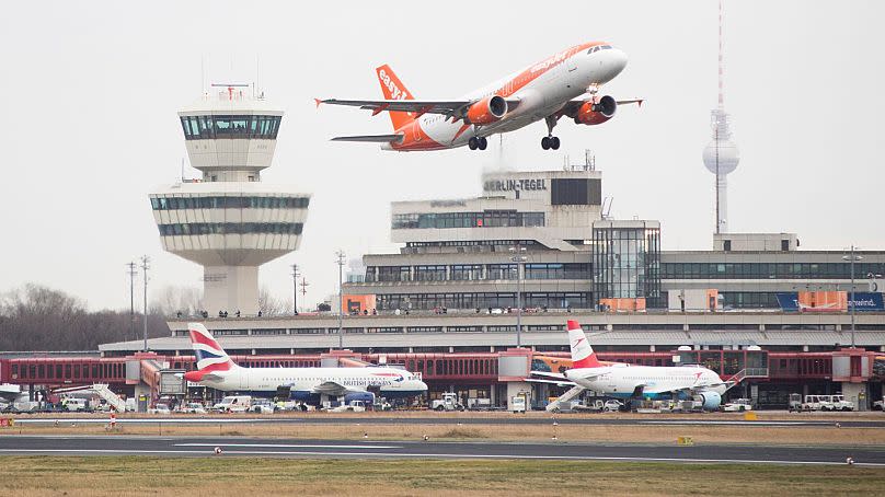 Un avión easyJet con destino a Múnich, despega en el aeropuerto Tegel de Berlín en enero de 2018.