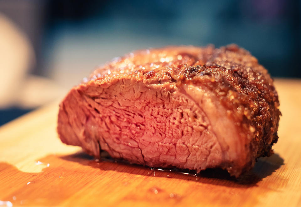 No se trata de sangre. En la carne que se compra en la carnicería ya no hay sangre porque el animal se desangró mucho antes. (Foto: Getty)