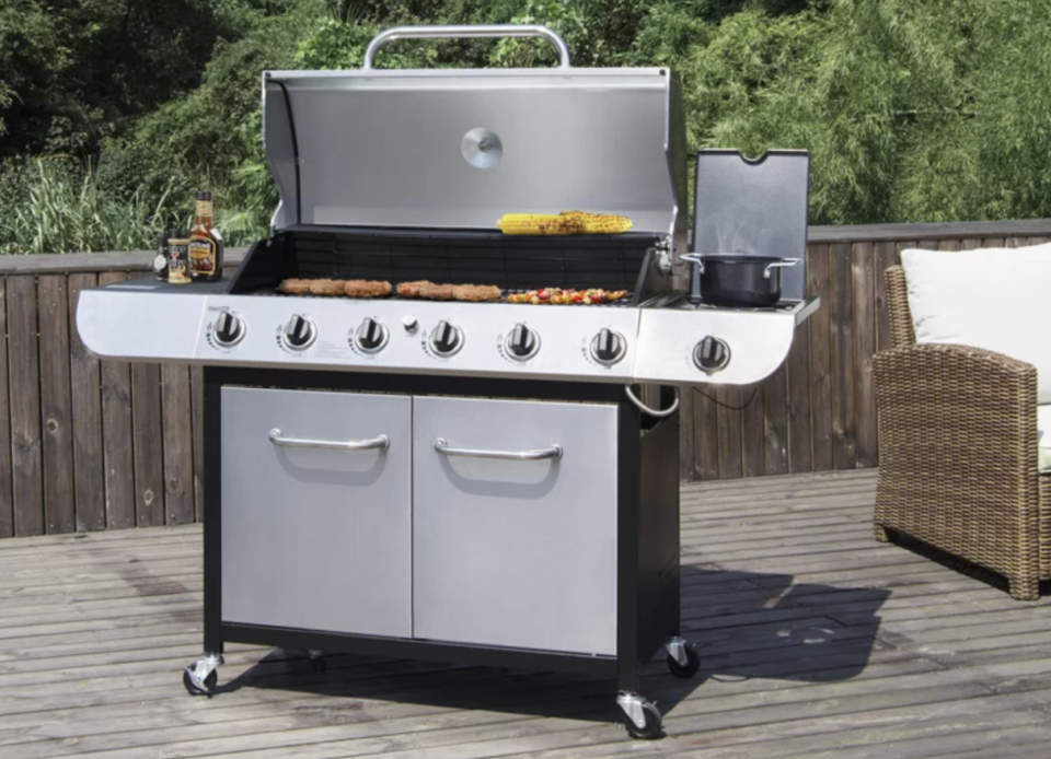 Bring on the burgers. (Photo: Wayfair)