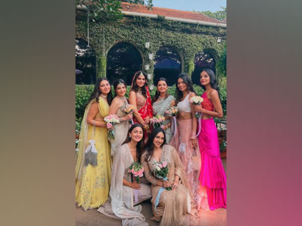 Alia Bhatt with her friends at Meghna Goyal's wedding (Image source: Instagram)