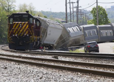 A freight train stand idle after a derailment involving at least 10 cars which left the tracks in Pittsburgh, Pennsylvania May 14, 2015. REUTERS/John Altdorfer