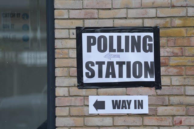 A sign marks the entrance to a polling station
