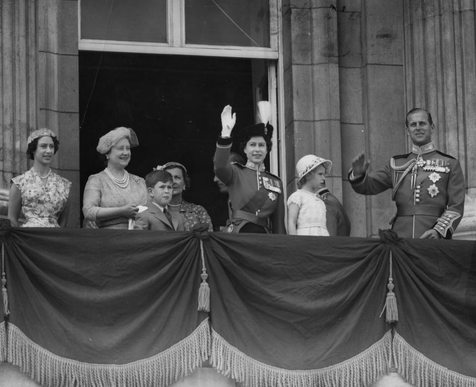 <p>Princess Margaret, the Queen Mother, young Prince Charles and Princess Anne with their mother the Queen and father Prince Phillip wave from the balcony. (PA Images)</p> 