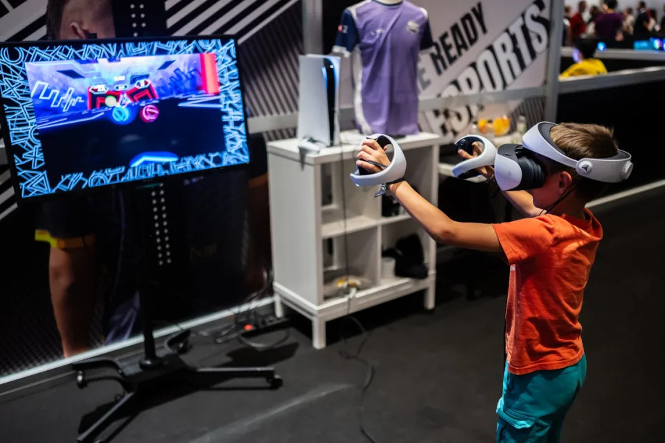 //www.gettyimages.com/detail/news-photo/young-boy-playing-with-meta-quest-2-all-in-one-vr-headset-news-photo/1742675950?adppopup=true" rel="nofollow noopener" target="_blank" data-ylk="slk:Nano Calvo/VW Pics/Universal Images Group via Getty Images;elm:context_link;itc:0;sec:content-canvas" class="link ">Nano Calvo/VW Pics/Universal Images Group via Getty Images</a>