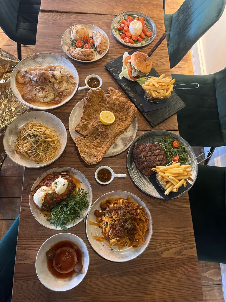 Las "milanesas gigantes", un atractivo del restaurante en Paddignton.