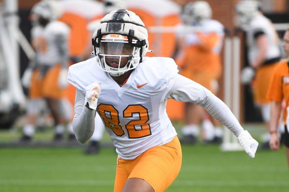 Tennessee defensive back Cameron Miller (82) participates in a drill at Tennessee Vols football first spring practice, Tuesday, March 22, 2022.