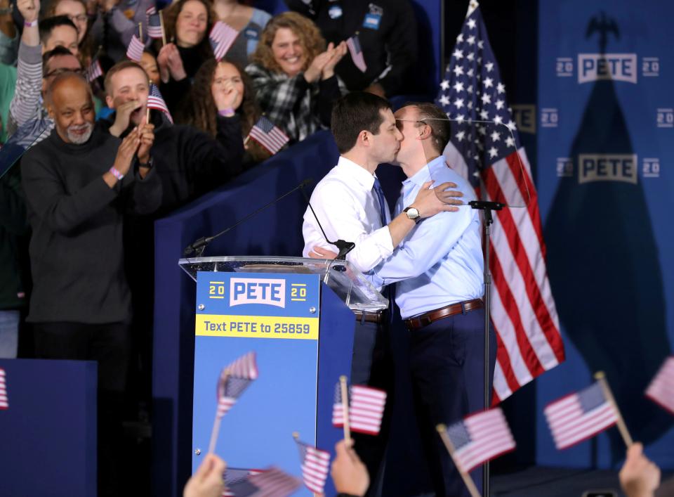 FILE PHOTO: South Bend's Mayor Pete Buttigieg and his husband Chasten Buttigieg kiss as they attend a rally to announce Pete Buttigieg's 2020 Democratic presidential candidacy in South Bend, Indiana, U.S., April 14, 2019. REUTERS/John Gress/File Photo